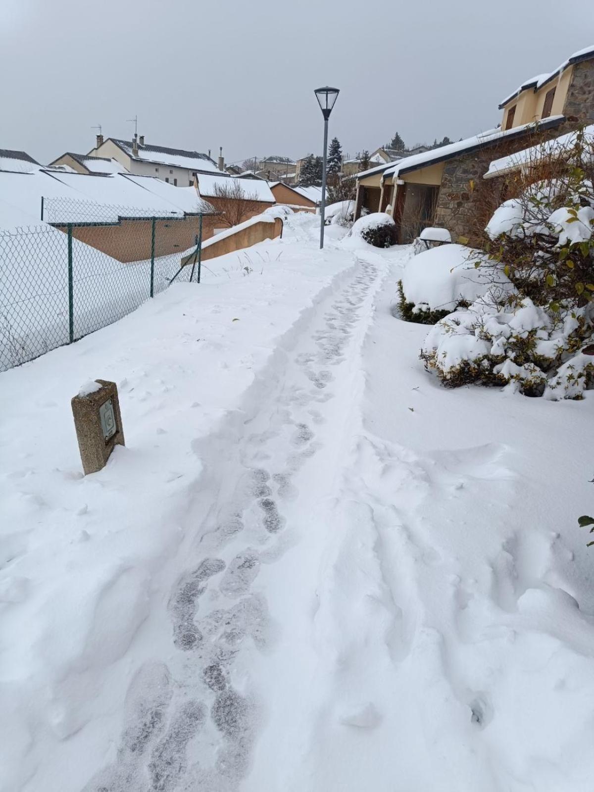 Les Fontanilles Odeillo Chalet 60 Wifi & Parking Gratuit Expose Plein Sud & Plein Pied , Draps & Serviettes De Toilettes Non Inclus, Sabanas Y Toallas No Incluidos Buitenkant foto